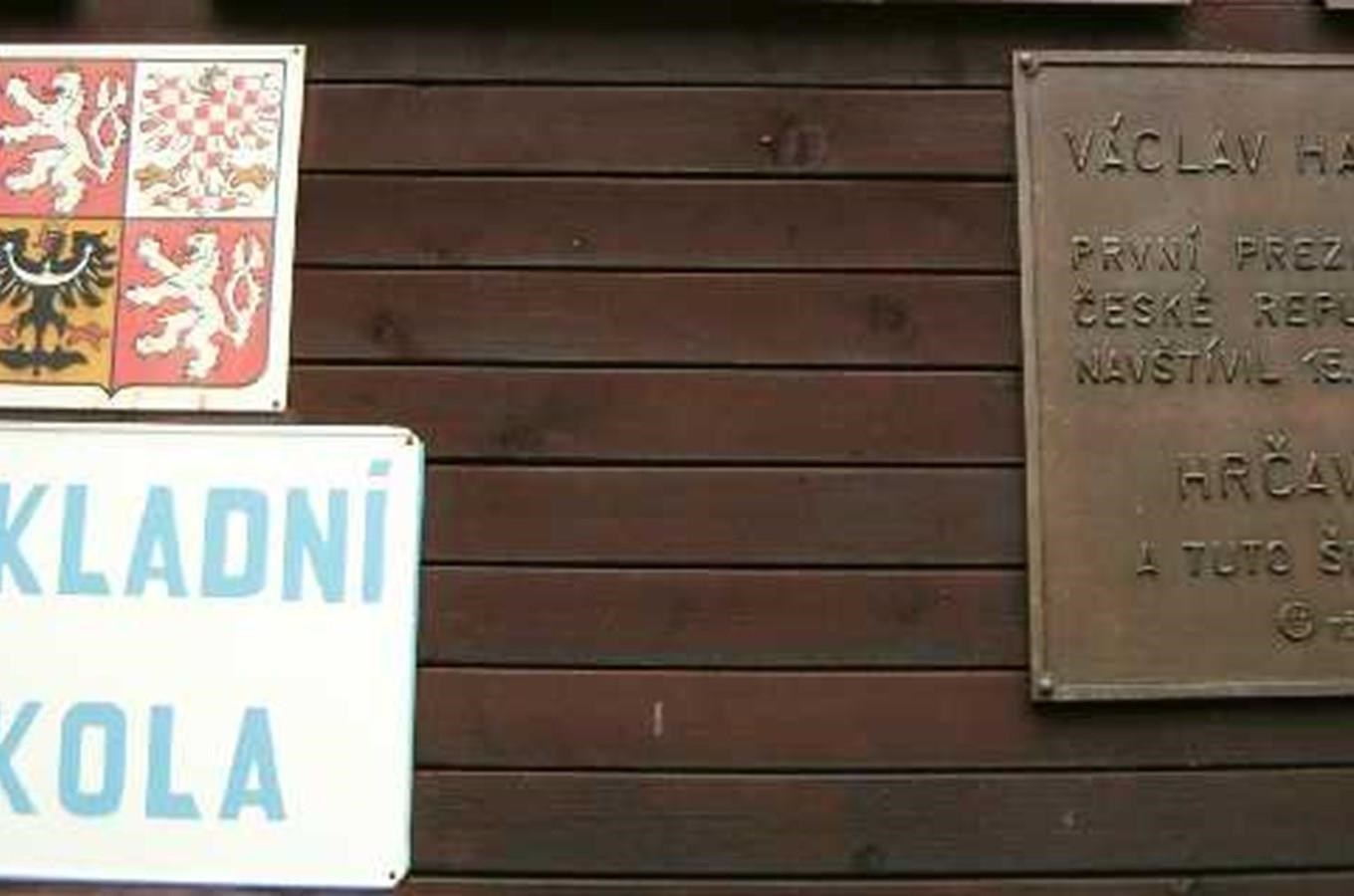 Pamětní deska Václava Havla v Hrčavě