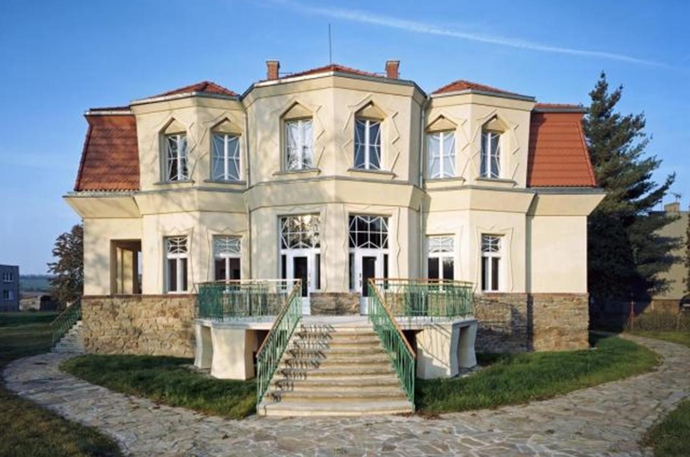 Bauerova vila – Muzeum Josefa Gočára v Libodřicích u Kolína