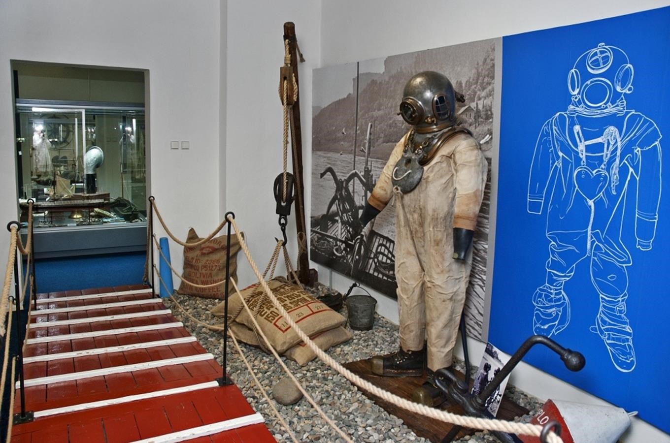 Oblastní muzeum v Děčíně - expozice lodní dopravy na Labi a gotického umění