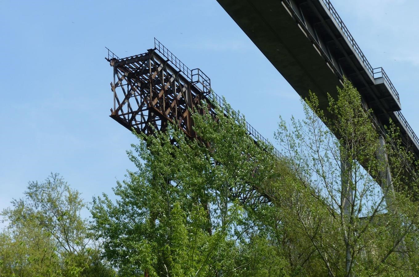 Torzo železničního viaduktu mezi Dolními Kounicemi a Ivančicemi